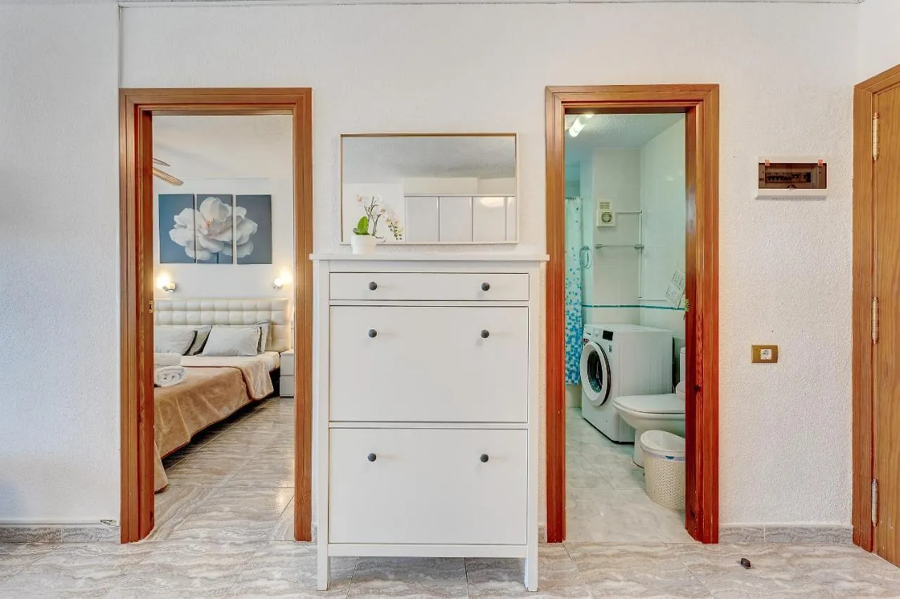 Torres Del Sol Beach Front Apartment Ph06 로스크리스티아노스 0*,  스페인